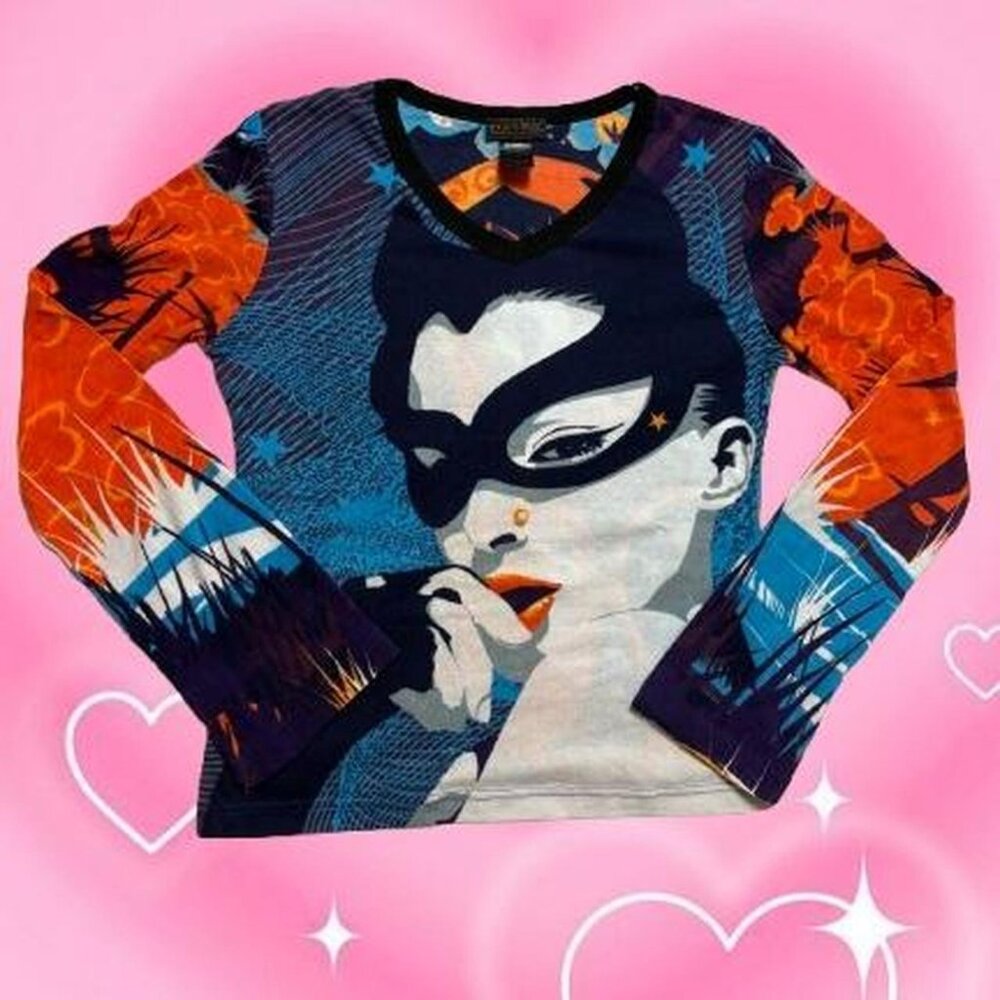 Hayes graphic long sleeve top with a bold graphic print